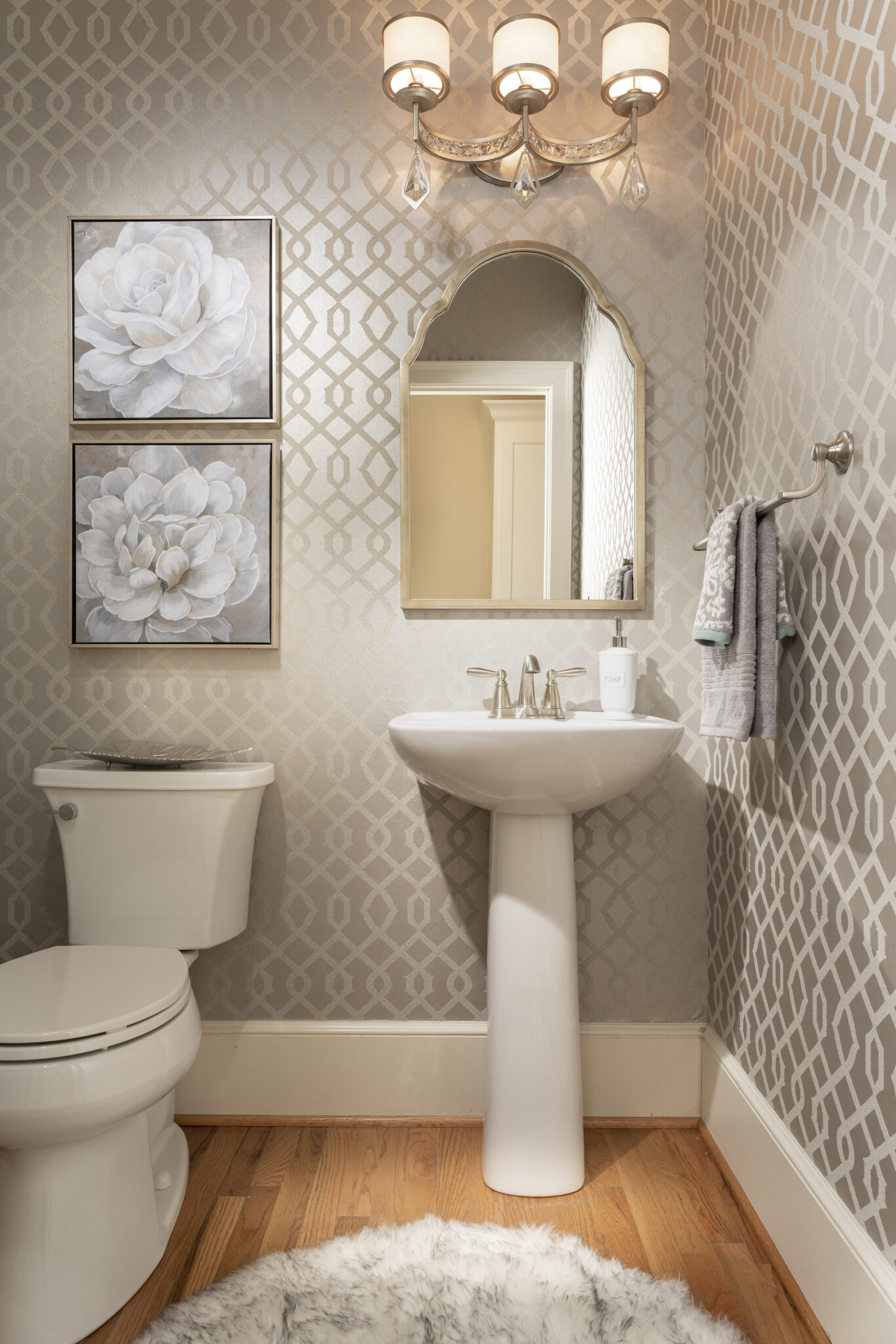 Geometric Print Wallpaper in Bathroom